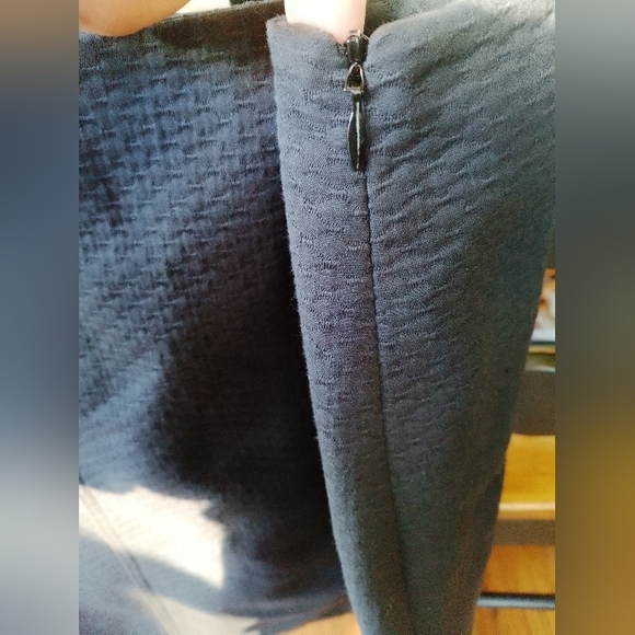 J. McLaughlin Size 6 Military Style Textured Skirt Enameled Black Gold Buttons - Picture 9 of 12